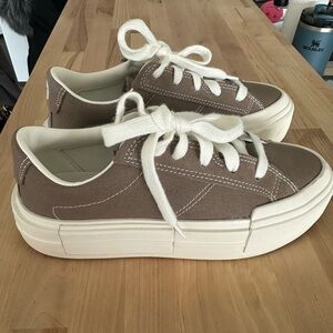 BRAND NEW Converse Chuck Taylor All-Star Cruise Women’s Platform